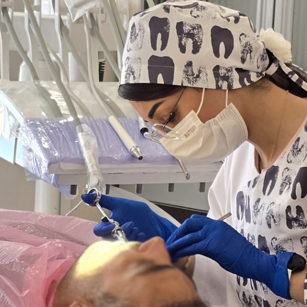 دکتر دندانپزشک خوب در تبریز - مطب دکتر نگین واعظی - بهترین دندانپزشک ایمپلنت در تبریز