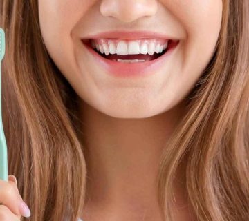 مسواک زدن چند بار در روز توسط دندانپزشکان توصیه می شود